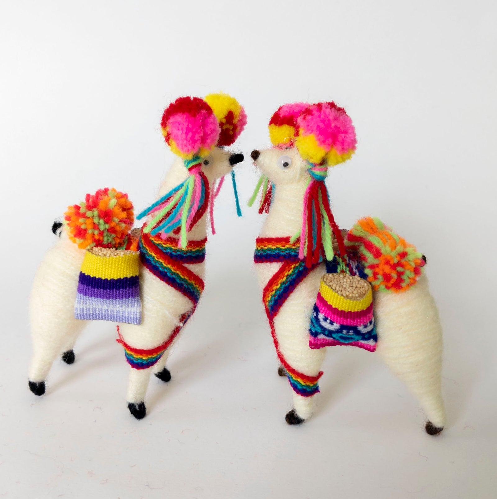 Fiesta Llama Small – Inspired Peru