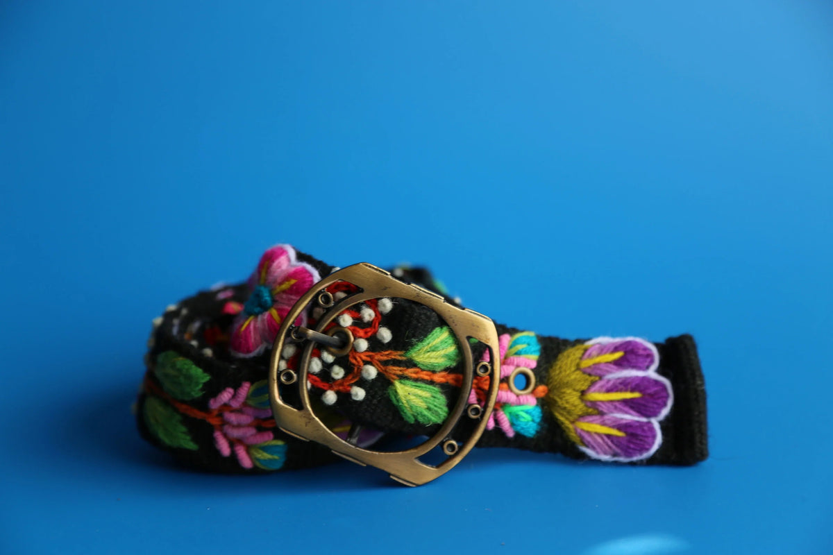 Hand-Woven Peruvian Belts: Authentic Floral Embroidery  display picture 2