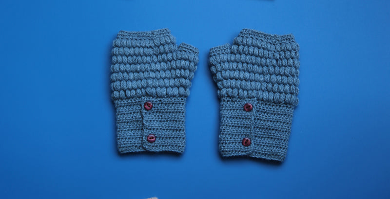 Alpaca Gloves Buttons Blue
